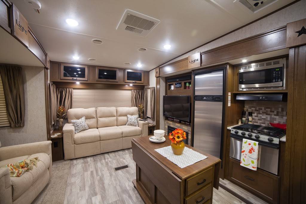 Freedom RV | 3186 S Parkway Dr, Fresno, CA 93725, USA | Phone: (559) 268-3733