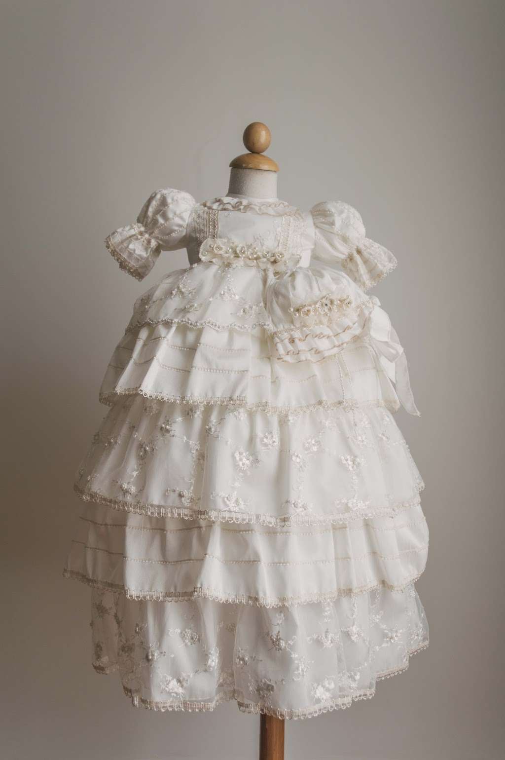 Ropones De Bautizo Royal Baptism Gowns | 5421 N Banewell Ave, Azusa, CA 91702, USA | Phone: (310) 910-4381