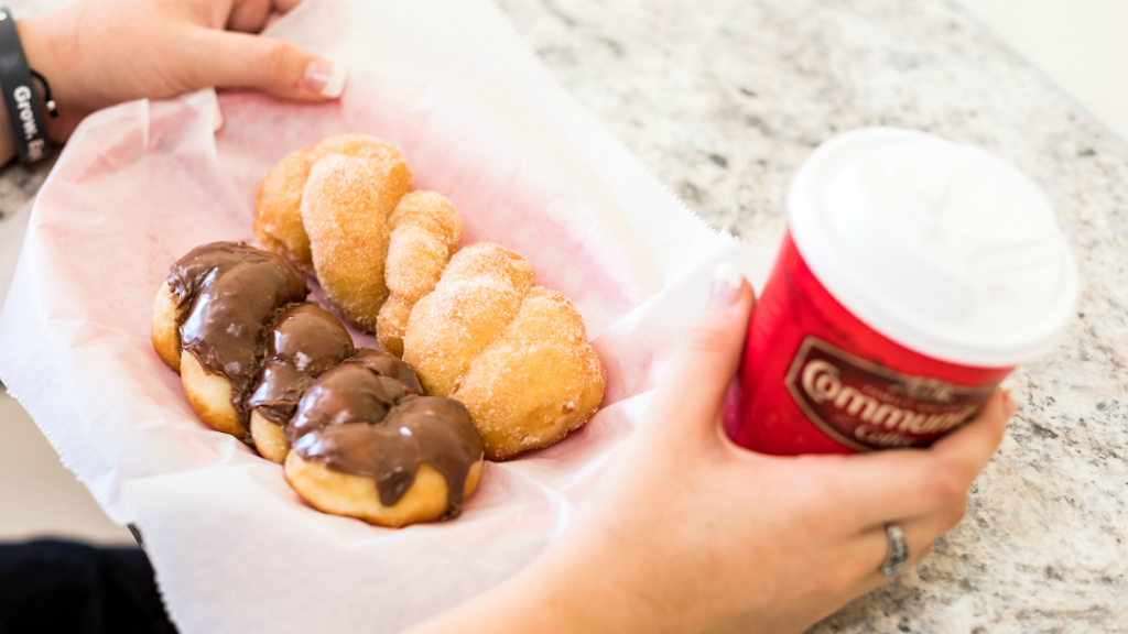 Country Donutz | 475 Jake Alexander Blvd W #105, Salisbury, NC 28147, USA | Phone: (980) 330-3420