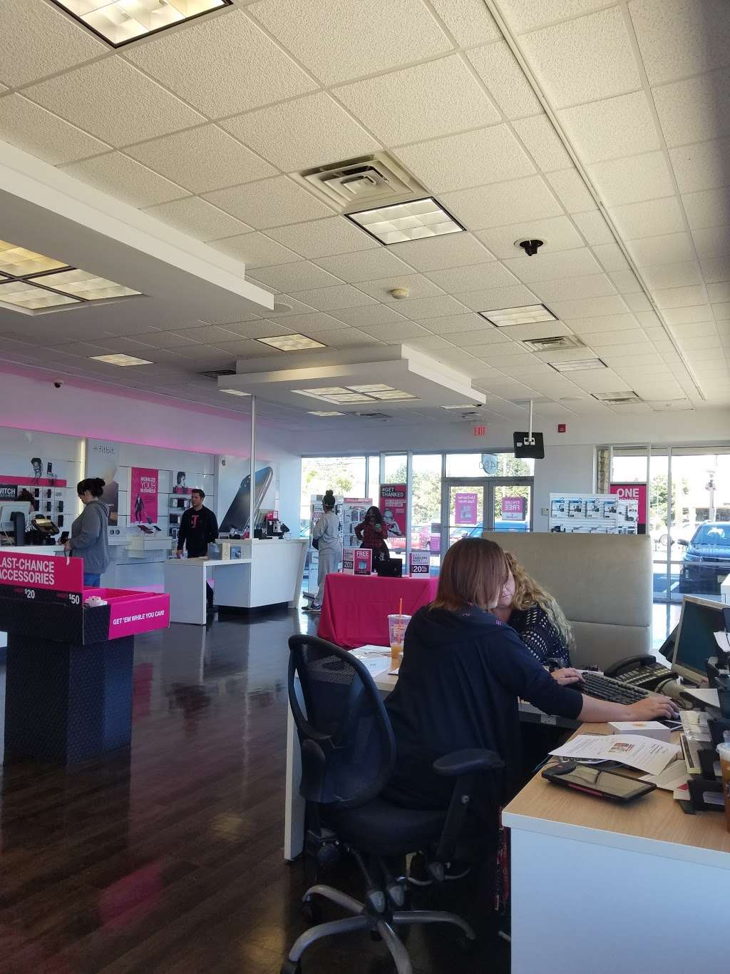 T-Mobile | 1480 Blackwood Clementon Rd, Clementon, NJ 08021, USA | Phone: (856) 784-1584