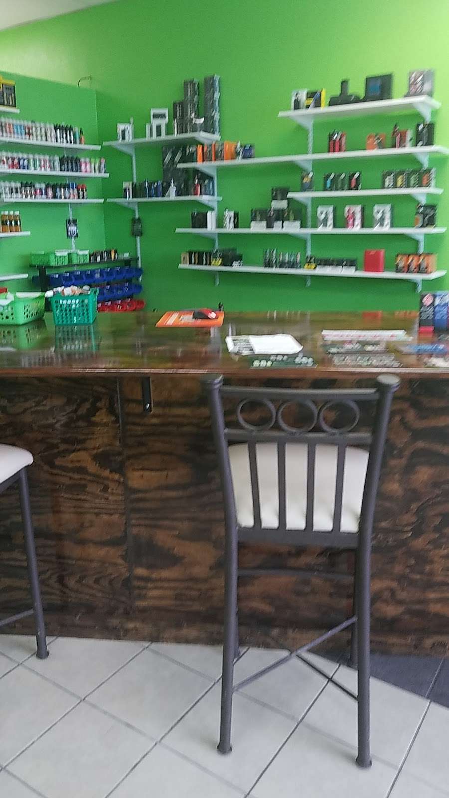 Izzys Vapors | 2106 FM 517 Rd E, Dickinson, TX 77539 | Phone: (281) 678-8184