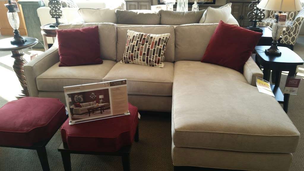 Raymour & Flanigan Furniture and Mattress Store | 2005 Broadhollow Rd, Farmingdale, NY 11735, USA | Phone: (631) 768-8243