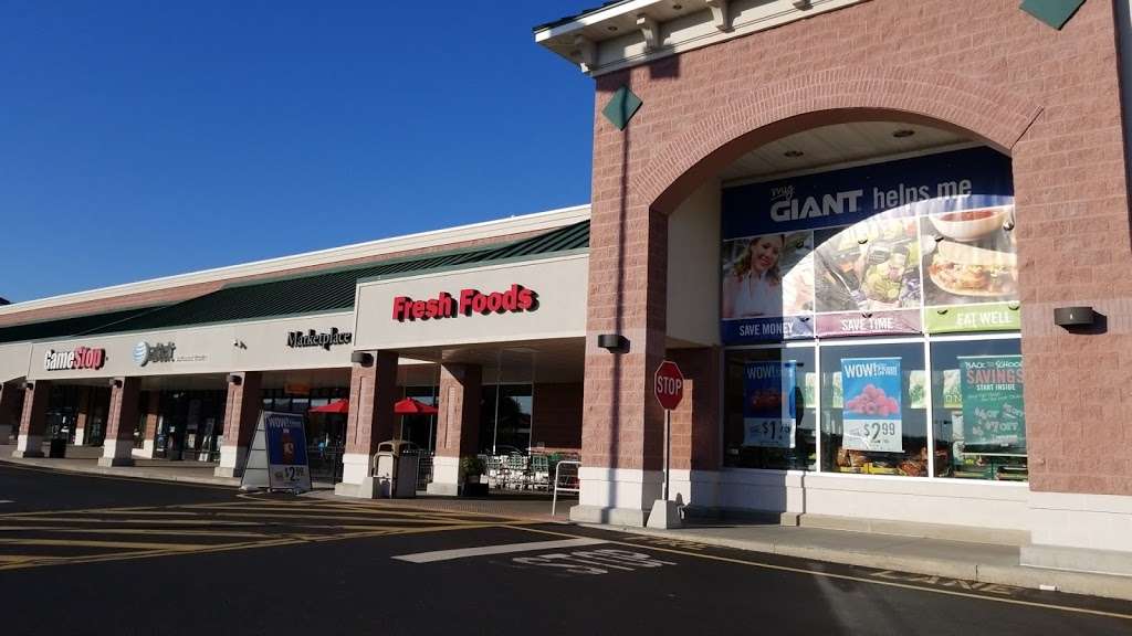 GIANT Food Stores | 173 Holly Rd, Gilbertsville, PA 19525, USA | Phone: (610) 473-3200