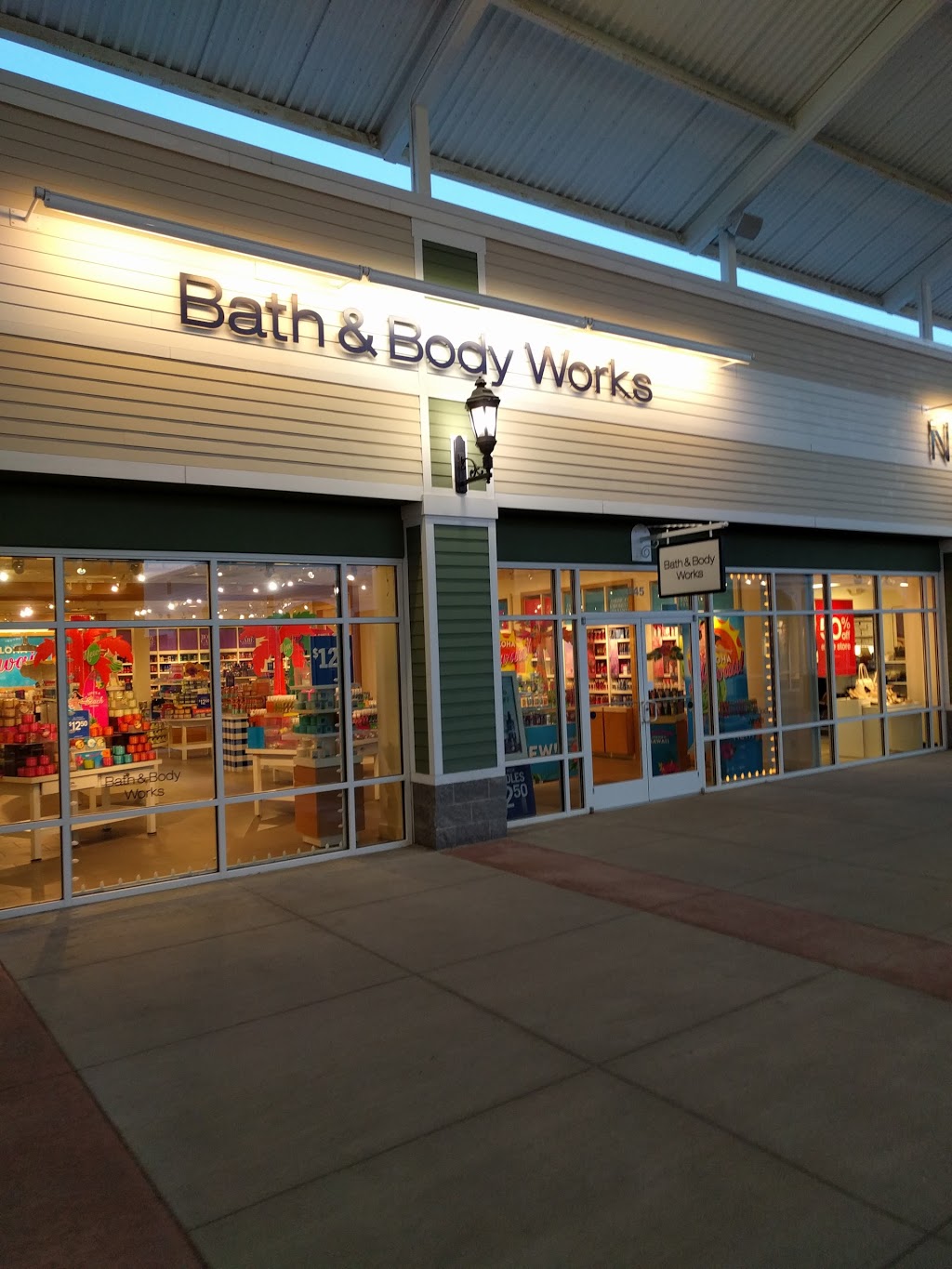 Bath & Body Works | 2200 Tanger Blvd, Washington, PA 15301, USA | Phone: (724) 229-5492