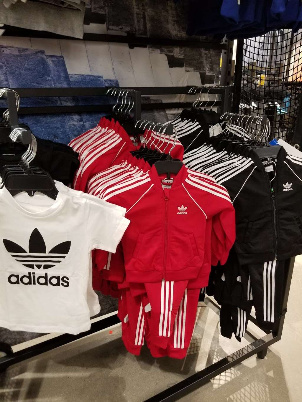 adidas Outlet | 22705 Clarksburg Rd Suite #116, Clarksburg, MD 20871 | Phone: (301) 515-7960