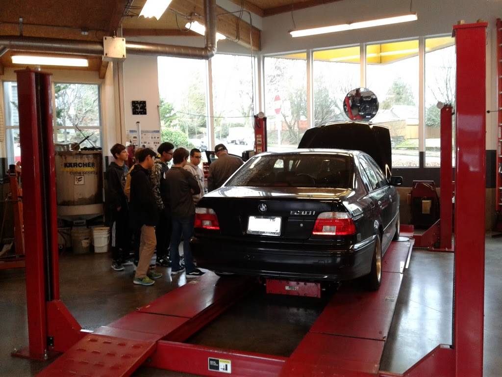 West Seattle Autoworks - All Makes and Models Vehicle Maintenanc | 7501 35th Ave SW, Seattle, WA 98126, USA | Phone: (206) 257-5344