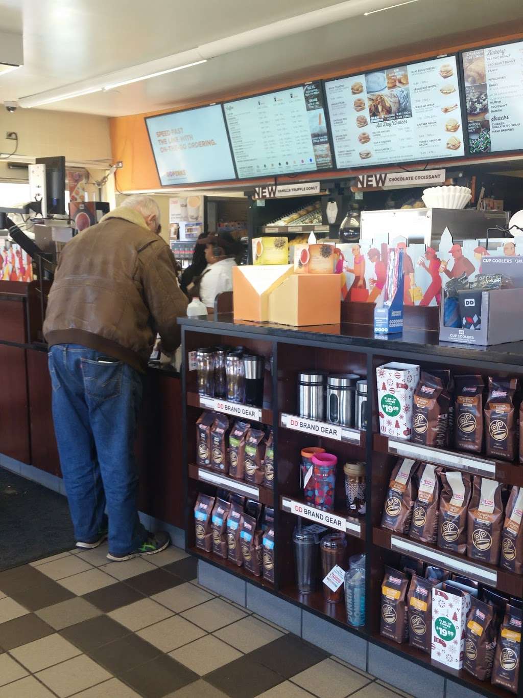 Dunkin Donuts | 105 W Dundee Rd, Arlington Heights, IL 60004, USA | Phone: (847) 342-0406