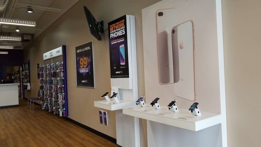 Metro by T-Mobile | 3751 Tower Rd, Aurora, CO 80011, USA | Phone: (303) 375-1492