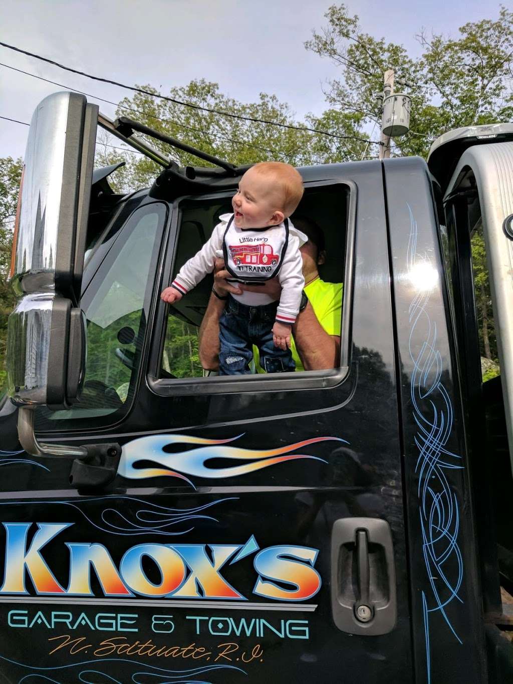 Knoxs Garage & Towing Inc. | 110 Gleaner Chapel Rd, North Scituate, RI 02857, USA | Phone: (401) 647-5140