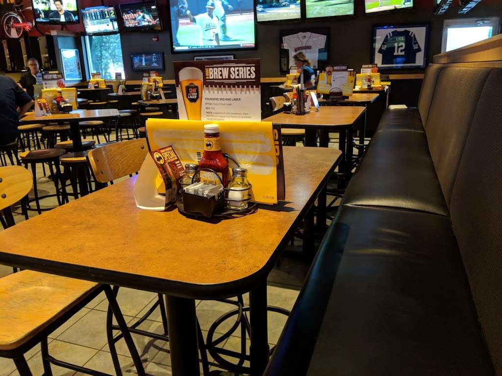 Buffalo Wild Wings | 13868 E 116th St, Fishers, IN 46037, USA | Phone: (317) 913-2999