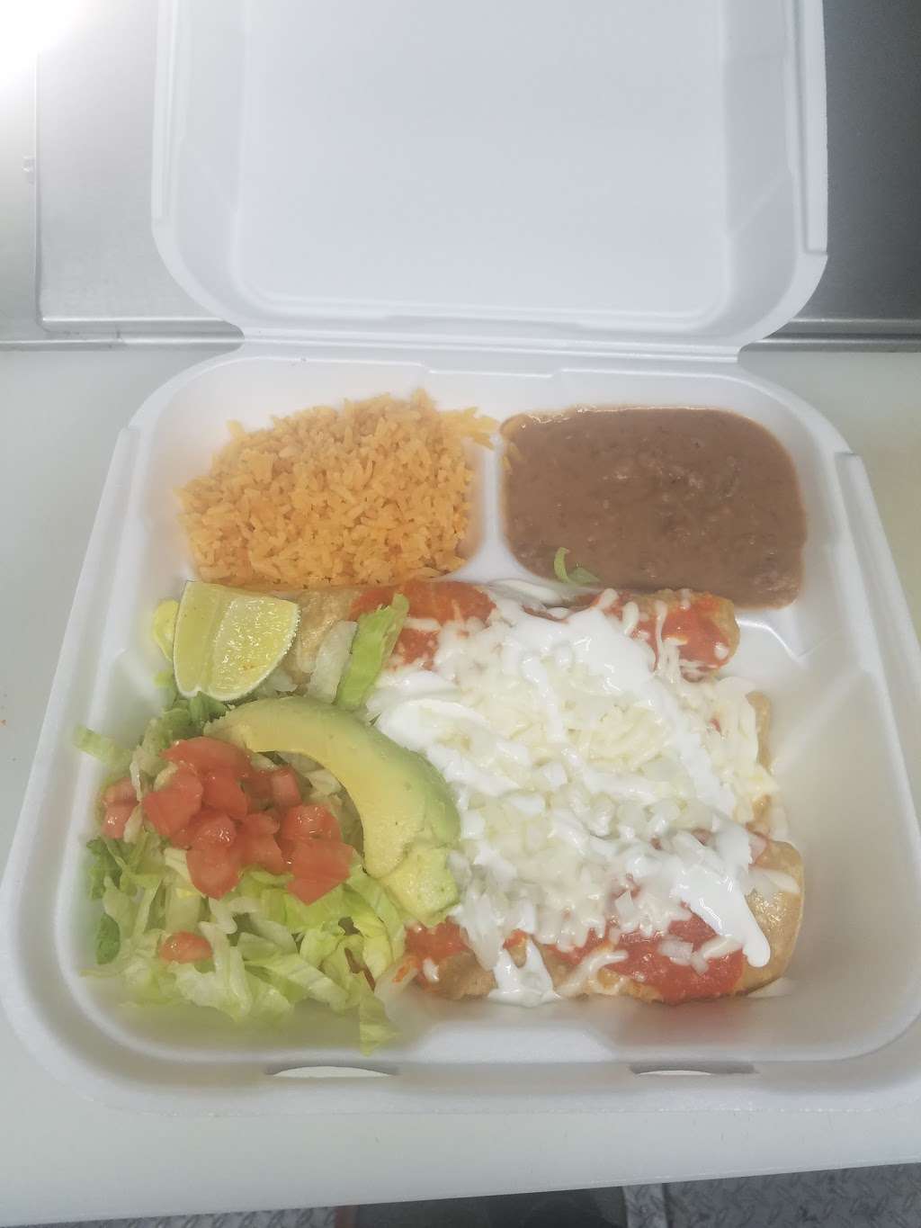 Taqueria La Vecindad | 5811 W Oklahoma Ave, Milwaukee, WI 53219 | Phone: (414) 394-1038