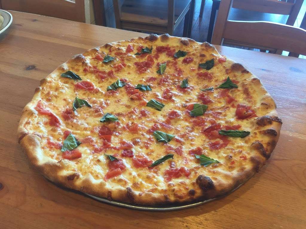 Heights Pizza | 330 Heights Rd, Darien, CT 06820, USA | Phone: (203) 656-3200