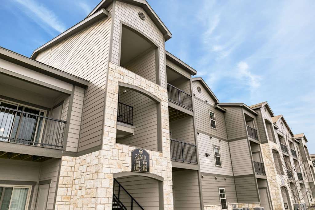 BlackHawk Apartment Homes | 22650 S Harrison St, Spring Hill, KS 66083 | Phone: (913) 270-3370