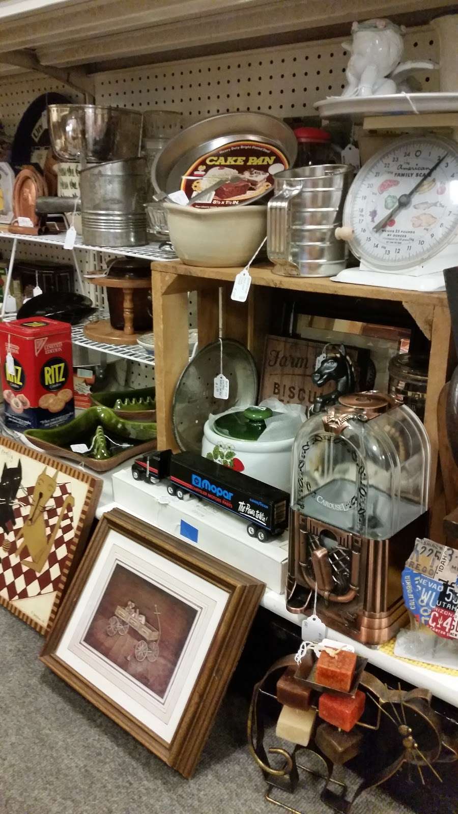 Sugar Creek Antiques Mall | 17900 W National Ave, New Berlin, WI 53146, USA | Phone: (262) 971-0066