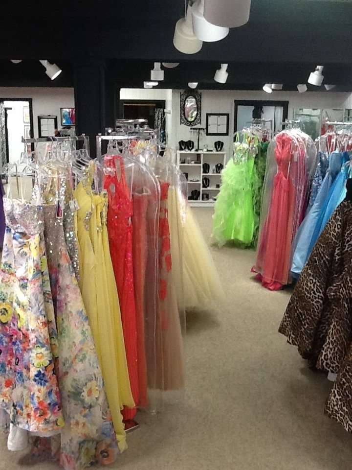 The Prom Shoppe | 27 Main St, Oswego, IL 60543, USA | Phone: (630) 554-3265