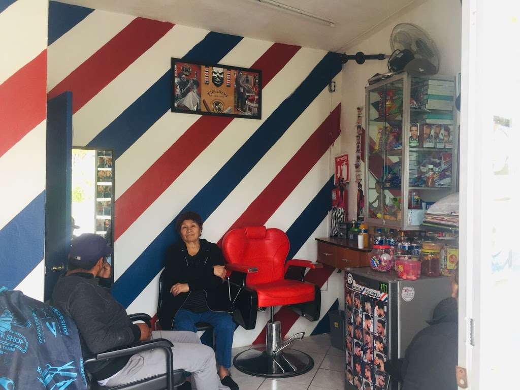 Barber shop Yara | San bernardo 5062, Terrazas de San Bernardo, La Cueva, 22525 Tijuana, B.C., Mexico | Phone: 664 332 3314