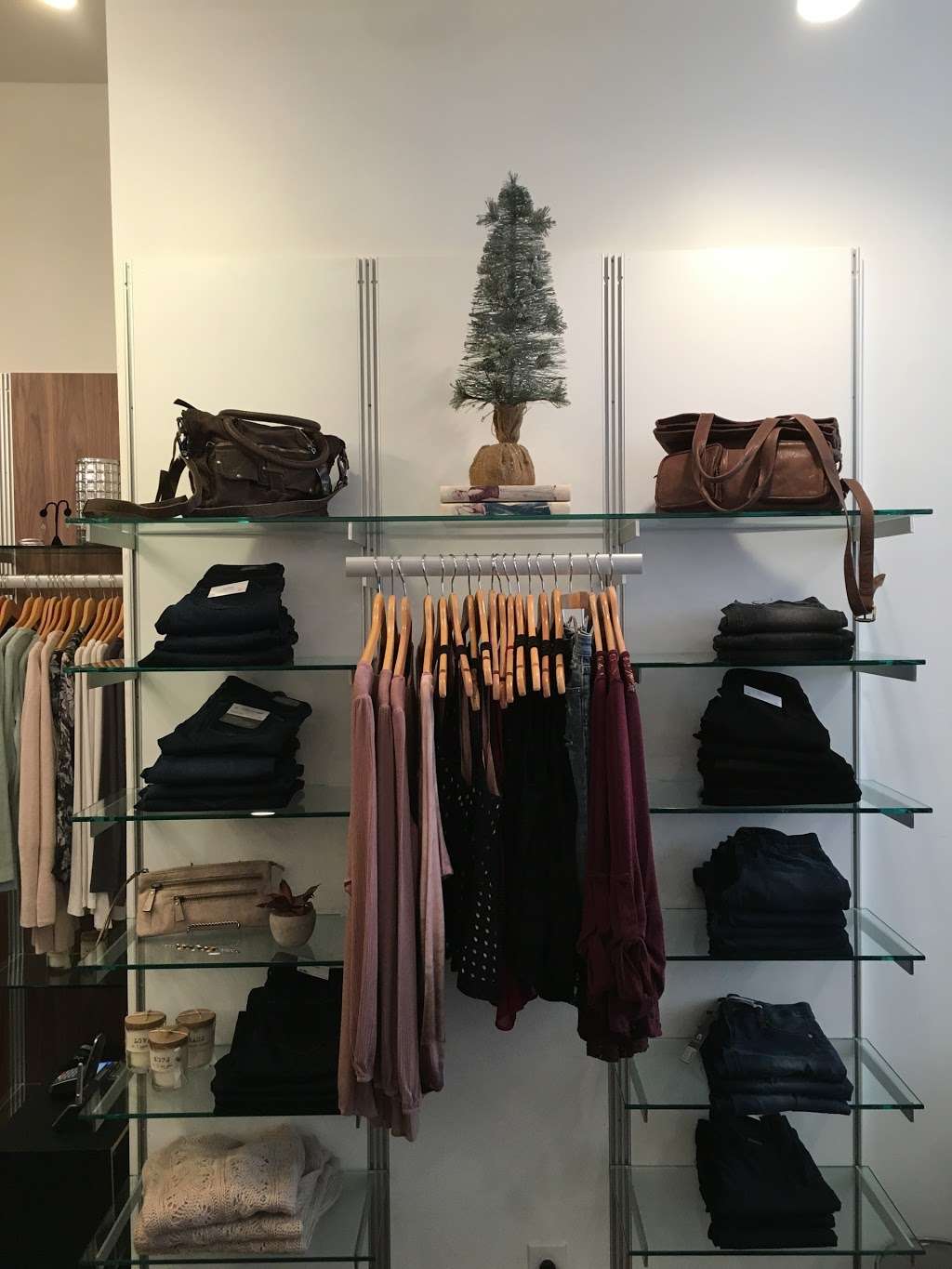 SIX Clothing | 129 Kings Hwy E, Haddonfield, NJ 08033, USA | Phone: (856) 216-0666