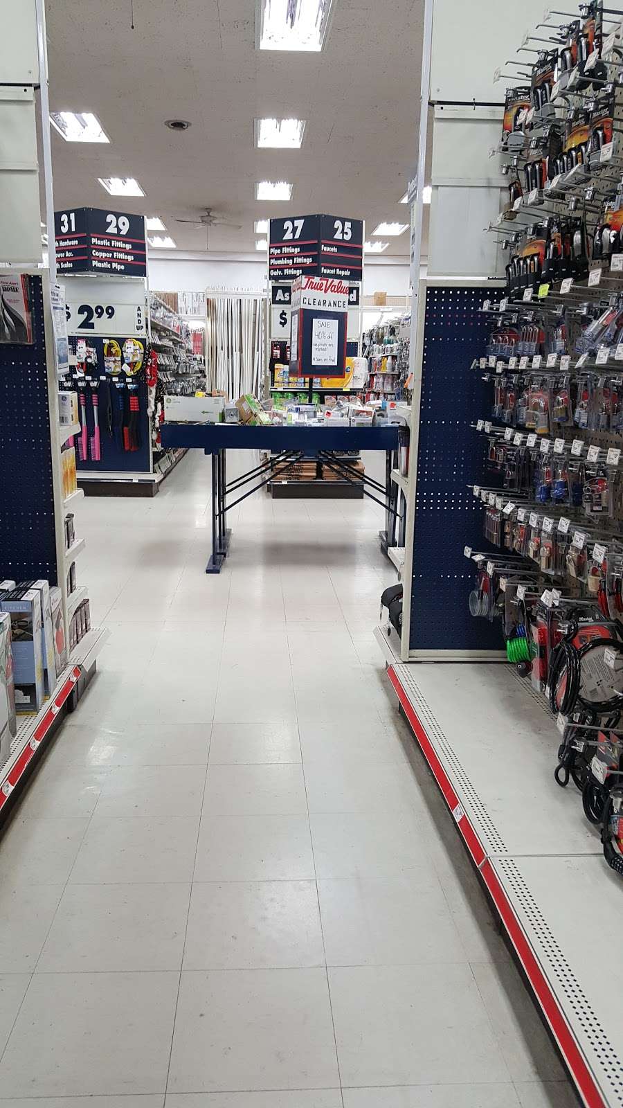 Lees True Value - hardware store  | Photo 8 of 10 | Address: 1950 Taylor Ave, Racine, WI 53403, USA | Phone: (262) 637-6145