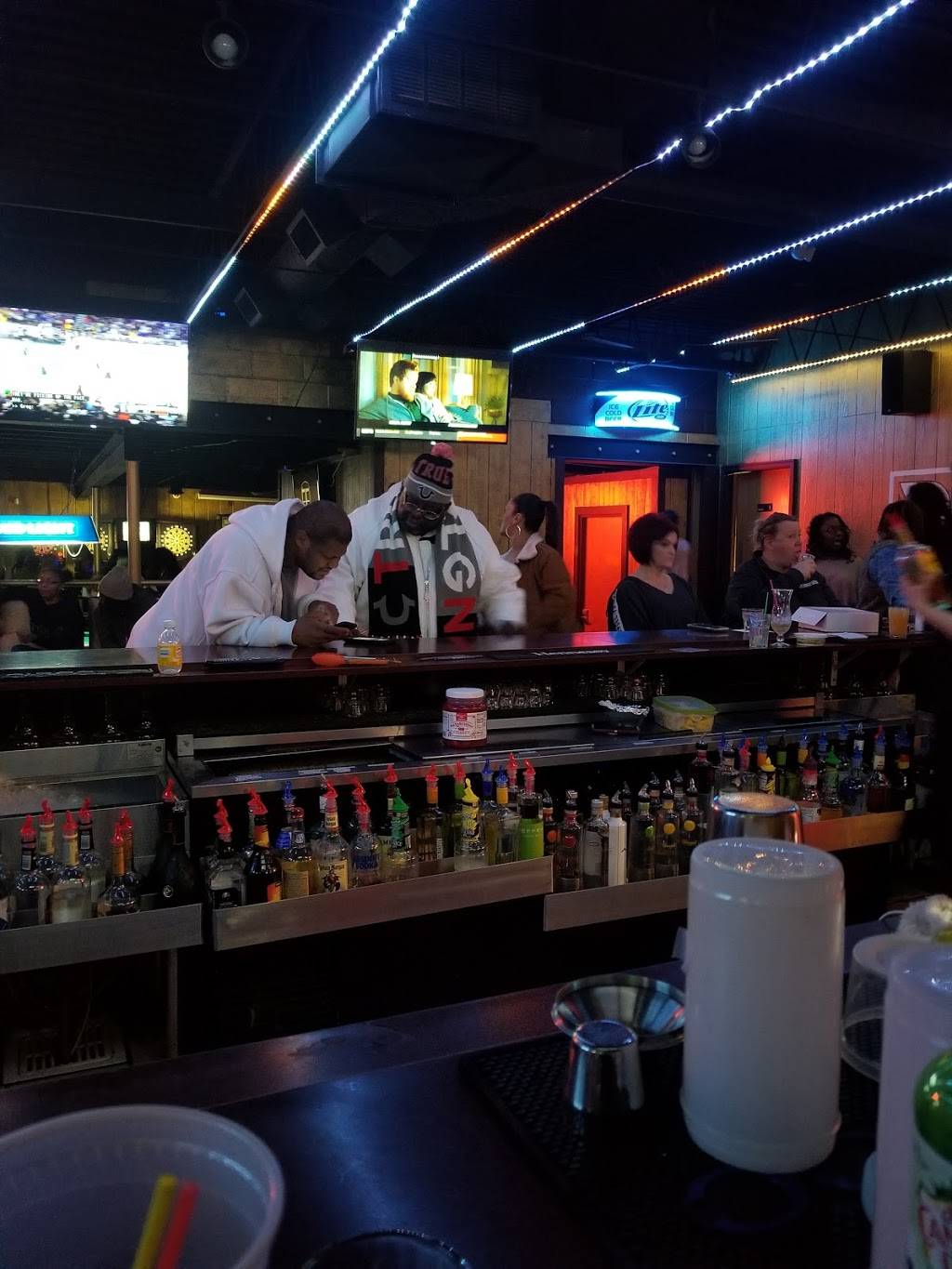 Reign Lounge | 8919 N 30th St, Omaha, NE 68112, USA | Phone: (402) 457-4433