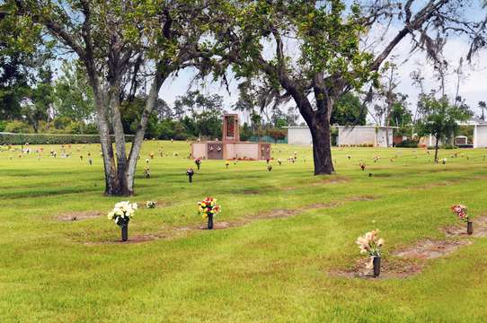 Deltona Memorial Funeral Home | 1295 Saxon Blvd, Orange City, FL 32763 | Phone: (386) 775-4260