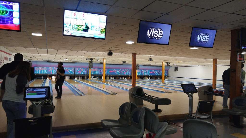 Lion Bowling Center | 90 Martin St, Red Lion, PA 17356, USA | Phone: (717) 244-6215