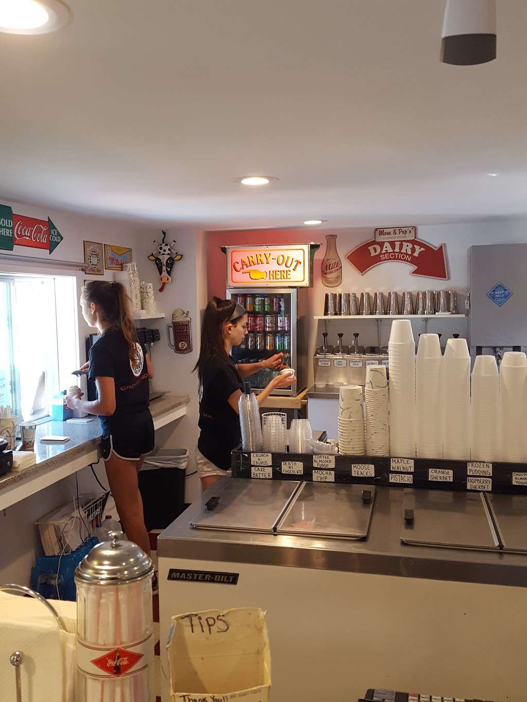 Jeff and Marias Old Fashioned Ice Cream and Food | 918 Salem St, Groveland, MA 01834, USA | Phone: (978) 891-3575