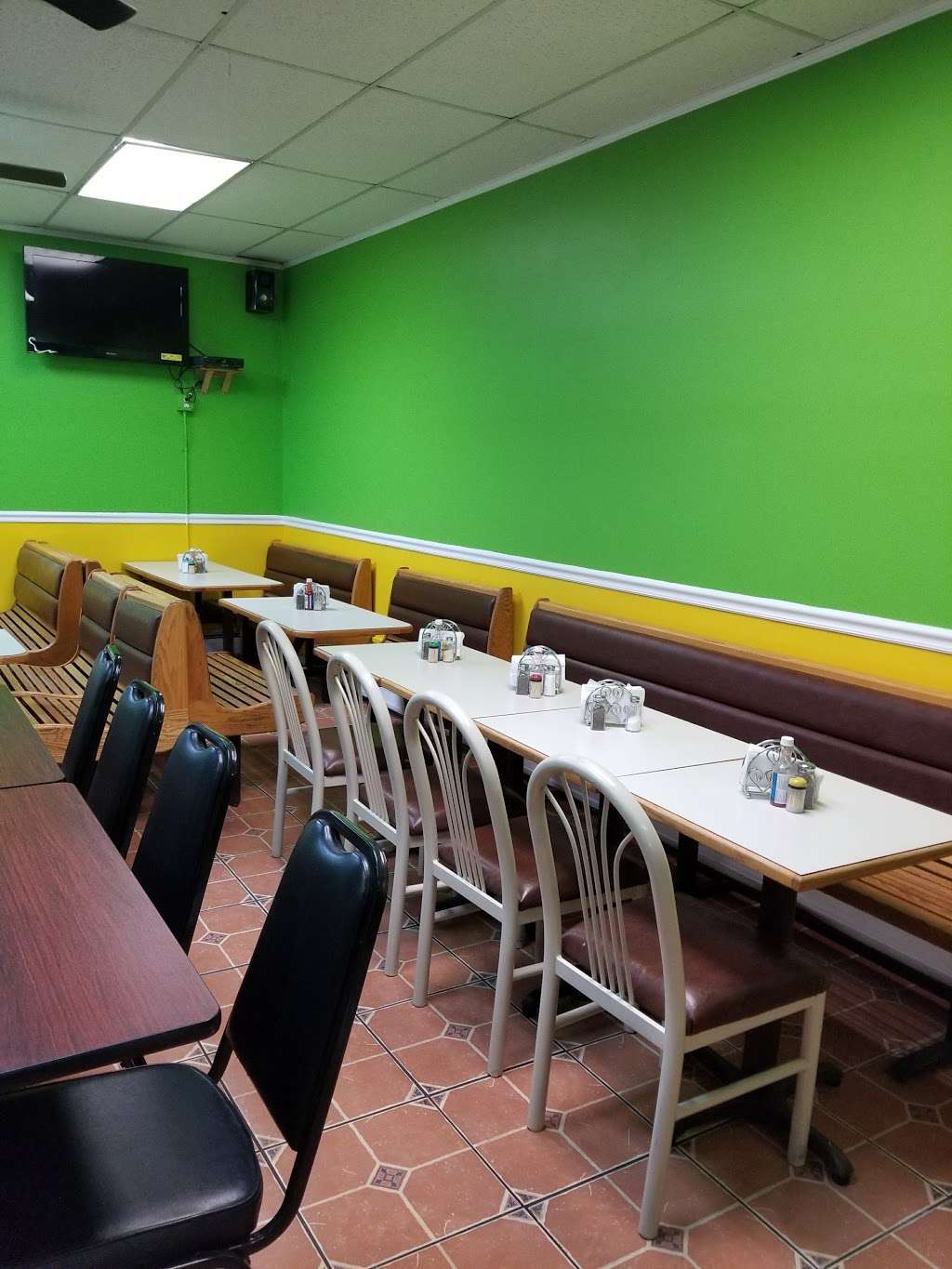 Franks Restaurant | 220 E Main St, Bound Brook, NJ 08805, USA | Phone: (732) 369-6673