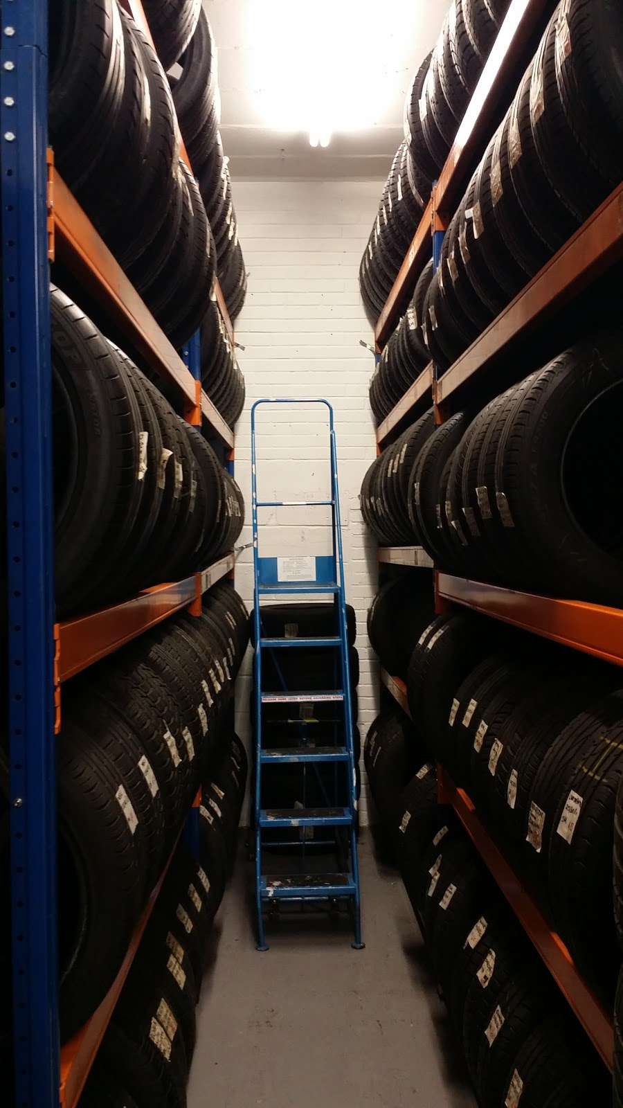 AutoGrip Tyres | 32, Nazeing, Waltham Abbey EN9 2HB, UK | Phone: 01992 899257