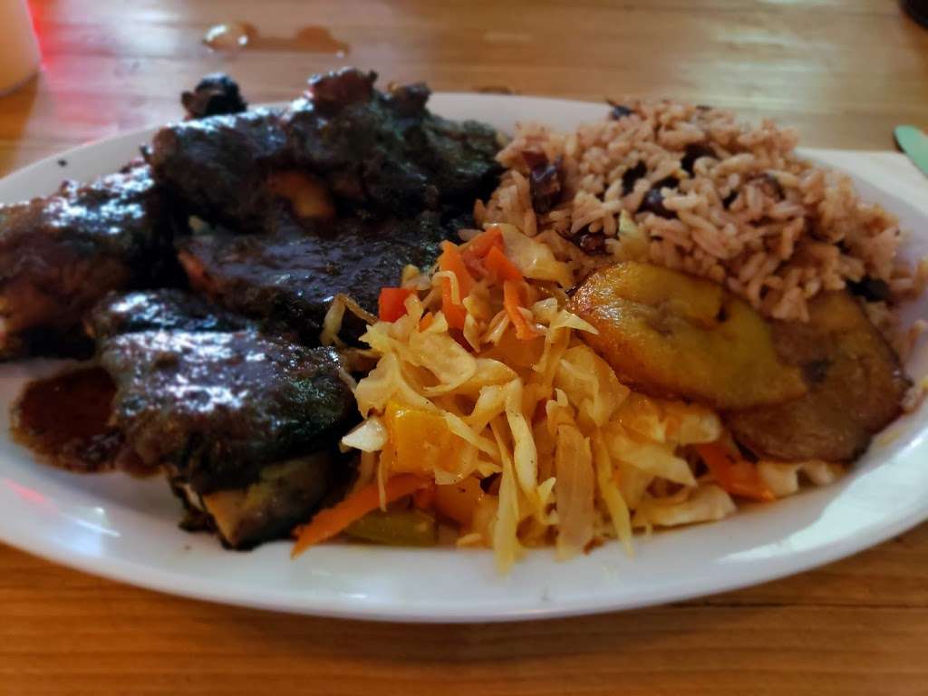 Island Spice Jamaican Restaurant | 325 Delaware St, Leavenworth, KS 66048 | Phone: (913) 297-2292