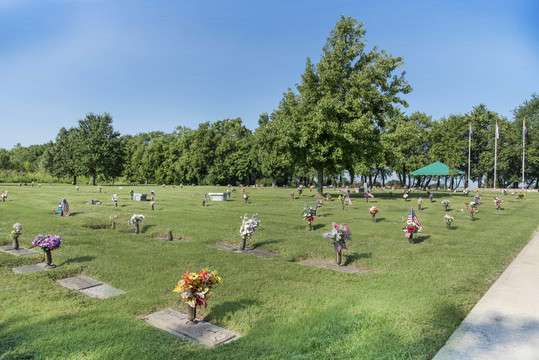 Shawnee Mission Mem Gardens | 23215 W 75th St, Shawnee, KS 66227, USA | Phone: (913) 441-3300