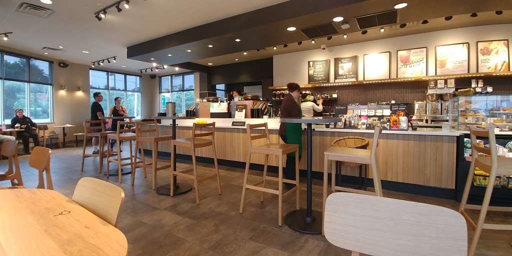 Starbucks | 985 US-1, Walpole, MA 02081, USA | Phone: (508) 668-2701