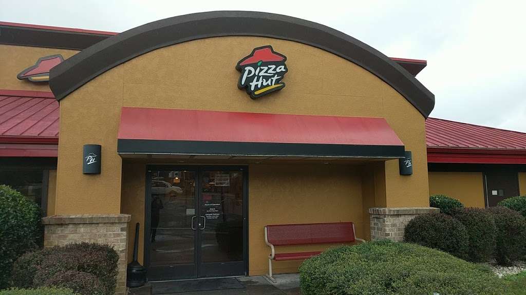 Pizza Hut | 685 Park St, Belmont, NC 28012, USA | Phone: (704) 825-7335