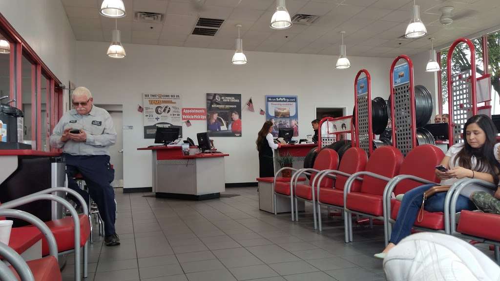 Discount Tire | 1498 Hillcrest Dr, San Antonio, TX 78228, USA | Phone: (210) 431-9617