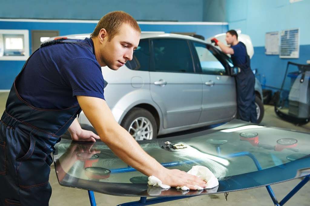 Orange Blossom Auto Glass | 216 Montara Dr, Davenport, FL 33897, USA | Phone: (863) 259-1830