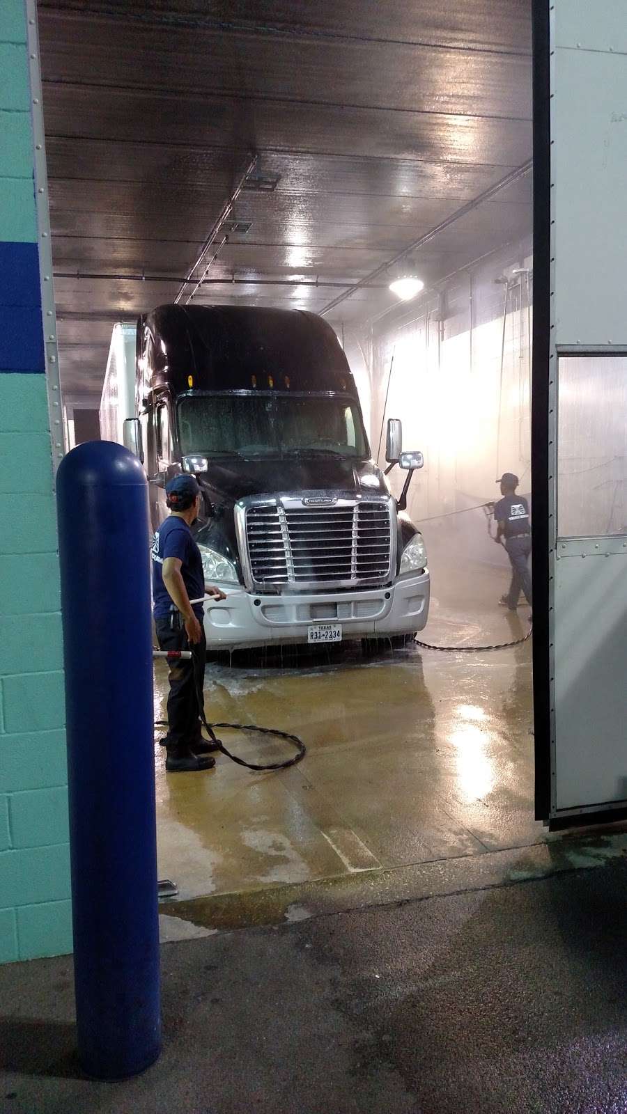 Blue Beacon Truck Wash of Dallas, TX | 34245 LBJ Freeway, I-20 Exit 472, Dallas, TX 75241, USA | Phone: (972) 225-8570