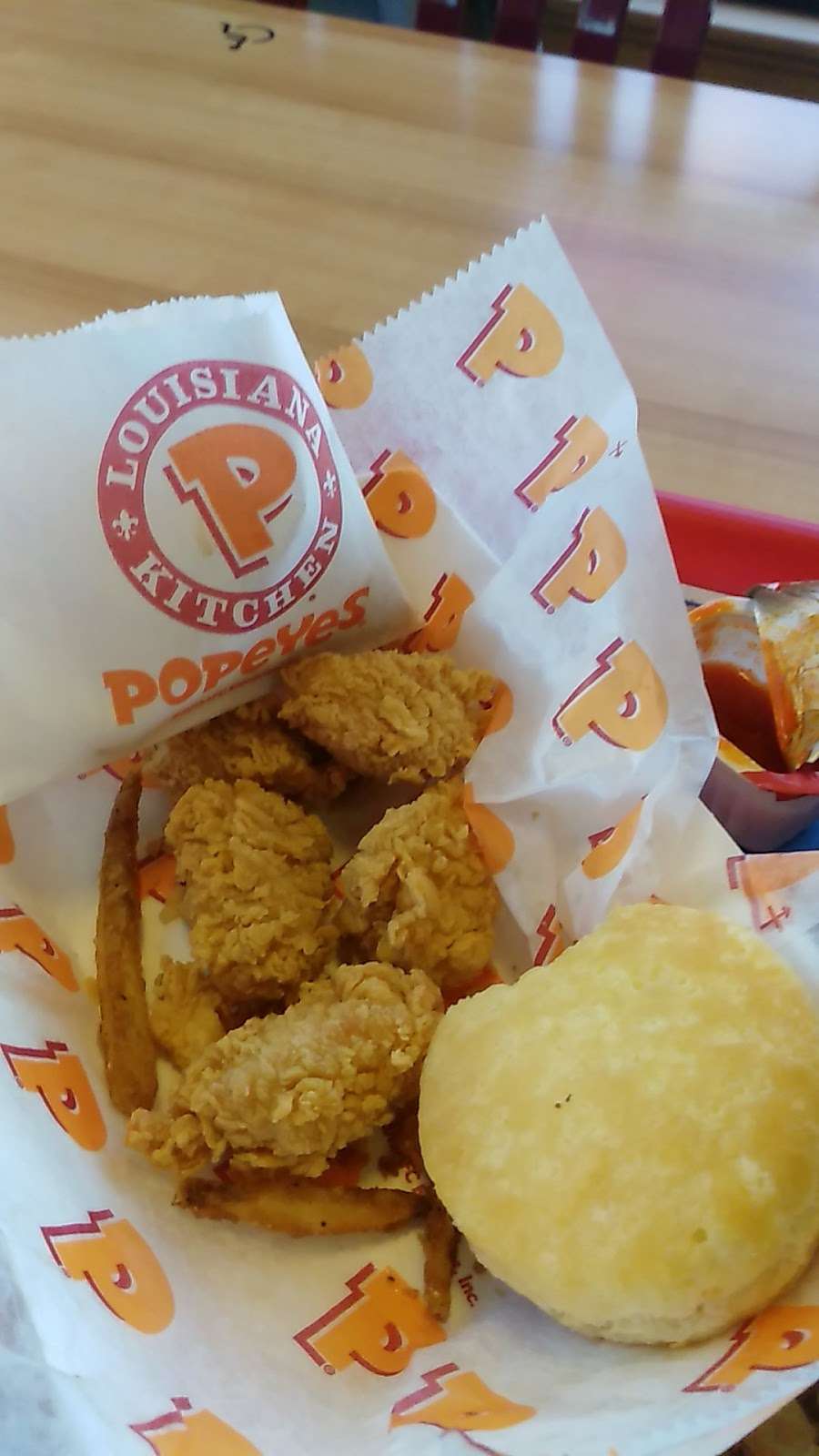 Popeyes Louisiana Kitchen | 6340 N Broadway, Chicago, IL 60660, USA | Phone: (773) 973-0330