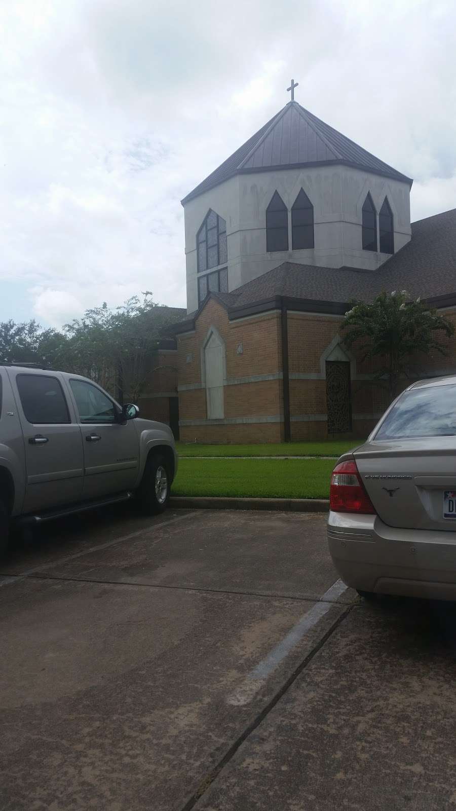 Most Holy Trinity Catholic Church | 1713 N Tinsley St, Angleton, TX 77515, USA | Phone: (979) 849-2421