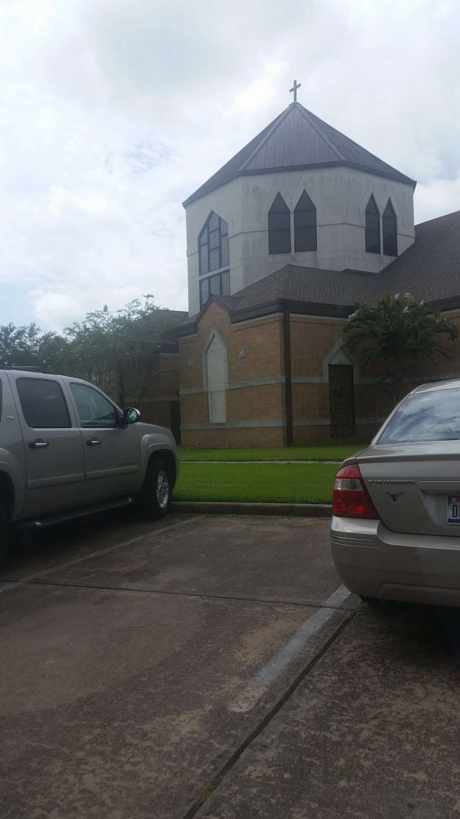 Most Holy Trinity Catholic Church | 1713 N Tinsley St, Angleton, TX 77515 | Phone: (979) 849-2421