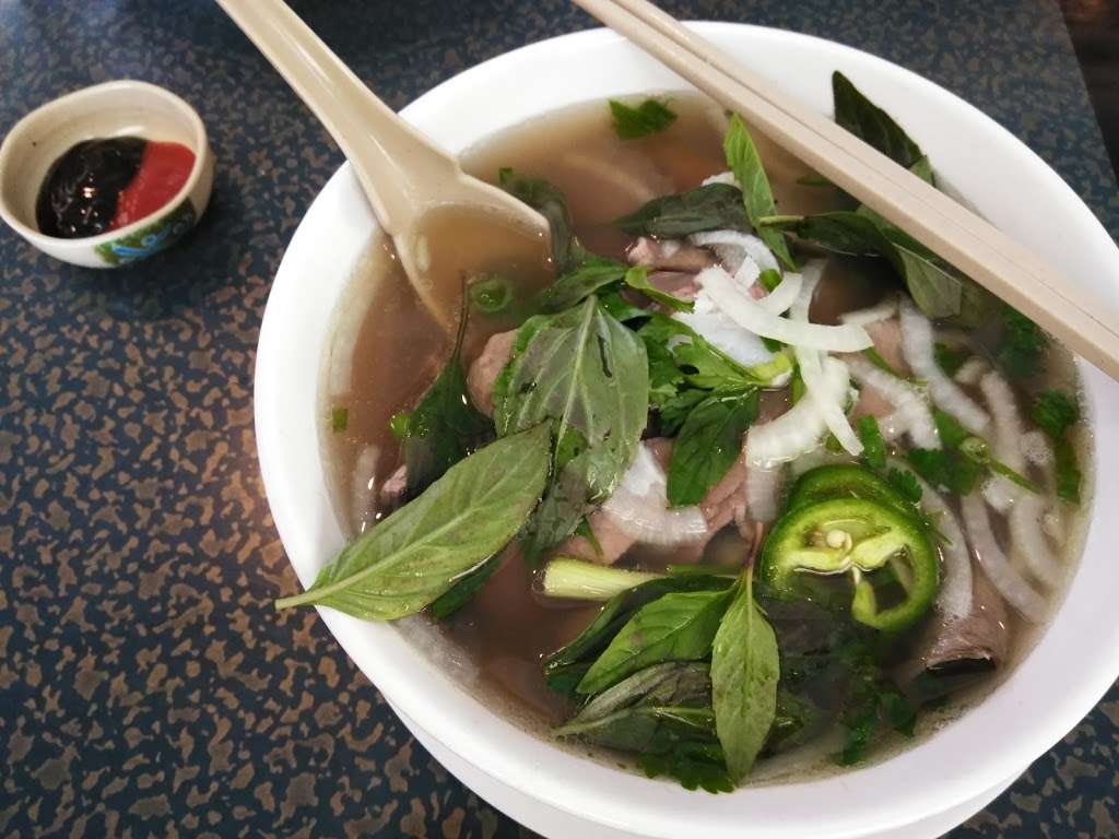 Cam Hong Deli | 4068 San Pablo Dam Rd, El Sobrante, CA 94803, USA | Phone: (510) 222-2700