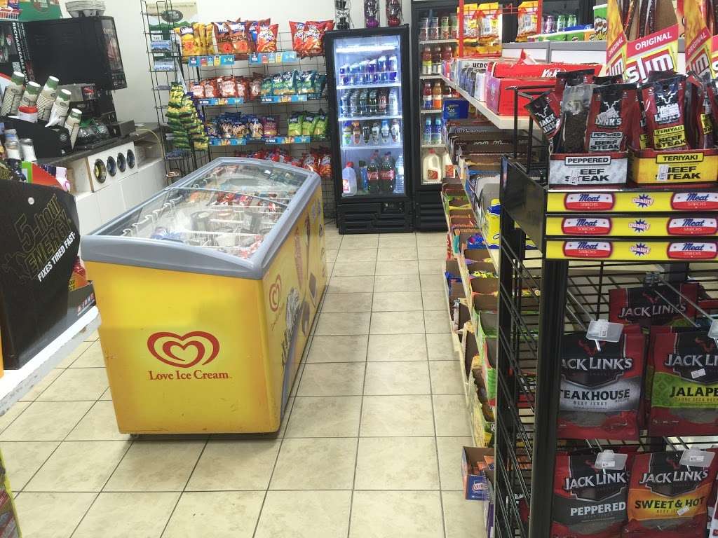 Father and son food mart | Sunoco gas station, 539 Forest Ave, Paramus, NJ 07652, USA