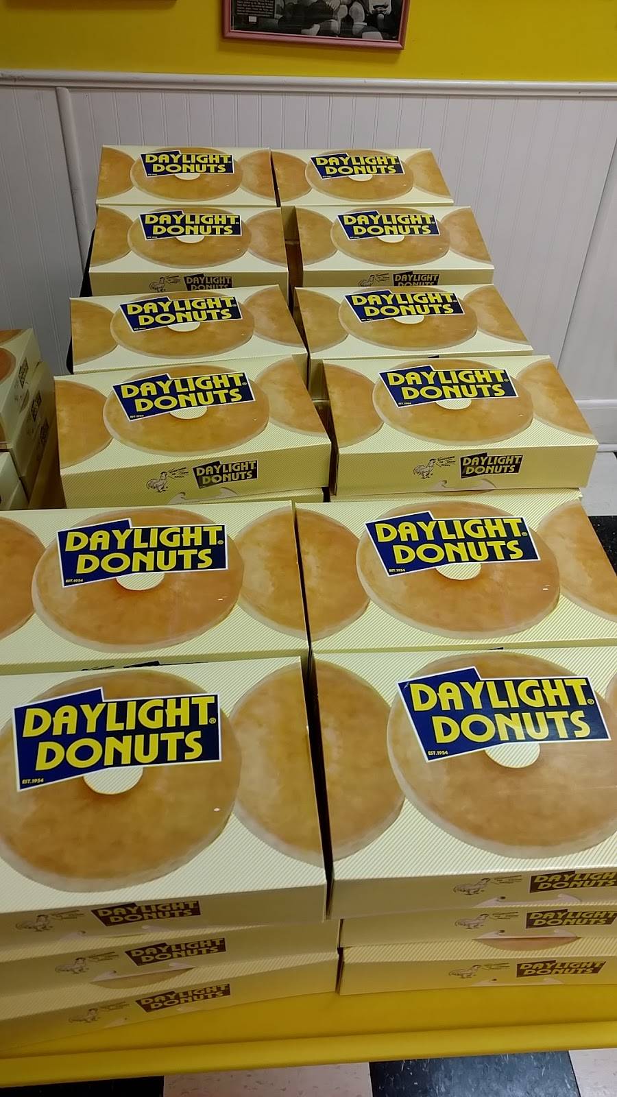 Daylight Donuts | 1849 E Broad St, Statesville, NC 28625, USA | Phone: (704) 883-1083