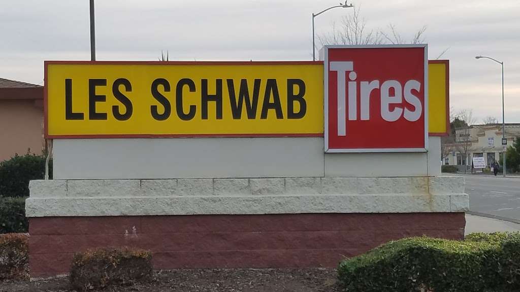 Les Schwab Tire Center | 2160 N Texas St, Fairfield, CA 94533, USA | Phone: (707) 438-7700