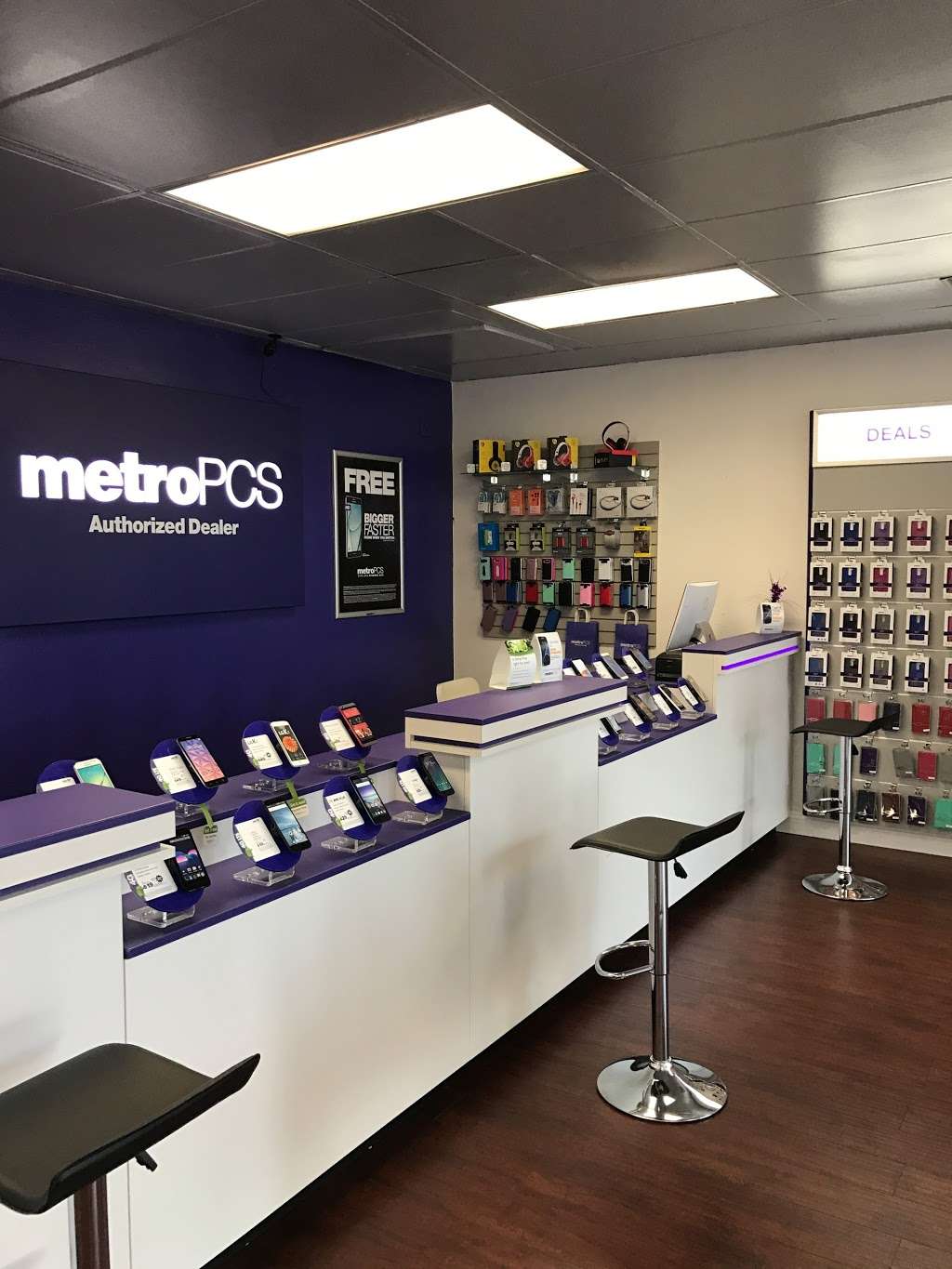 Metro by T-Mobile | 1718 W Chapman Ave, Orange, CA 92868, USA | Phone: (657) 236-4535