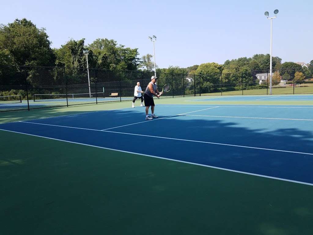 Dobbins Tennis Courts | 1-, 135 Hemlock Rd, Wakefield, MA 01880, USA