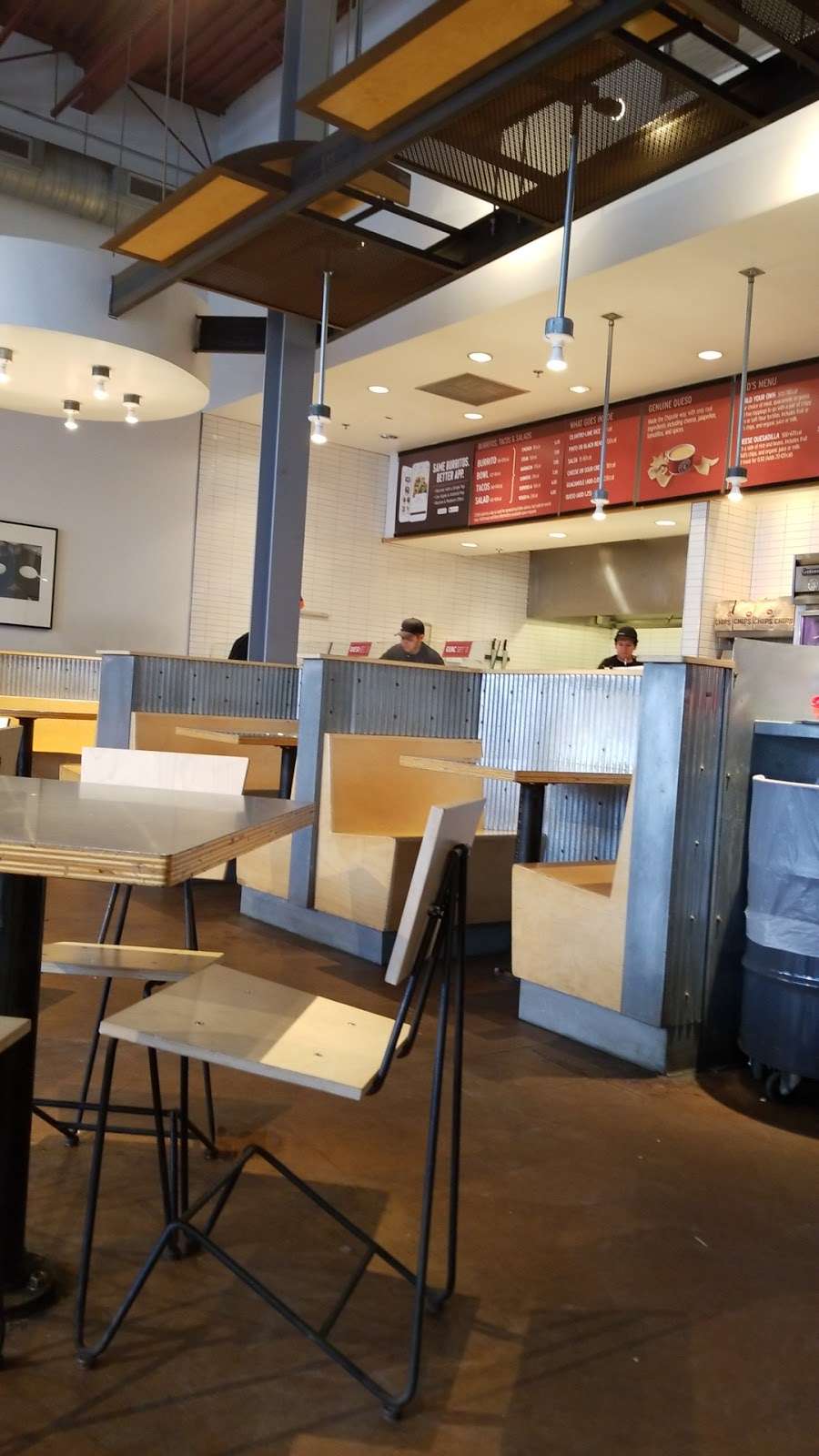 Chipotle Mexican Grill | 2000 N Clybourn Ave, Chicago, IL 60614, USA | Phone: (773) 281-4691