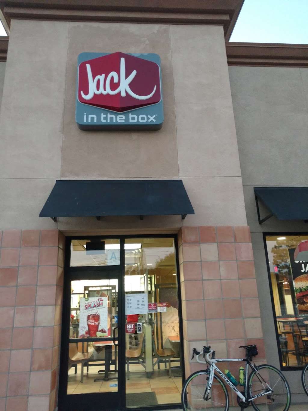 Jack in the Box | 2101 Palos Verdes Dr N, Lomita, CA 90717, USA | Phone: (310) 325-4552