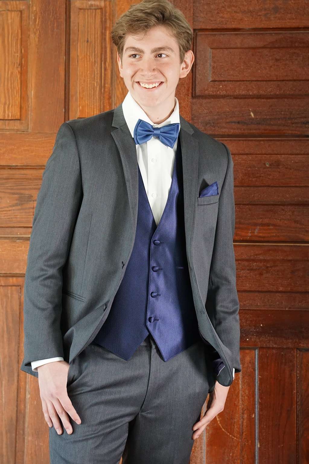 Tuxedos by American Male | 27 Main St, Oswego, IL 60543, USA | Phone: (630) 554-8661