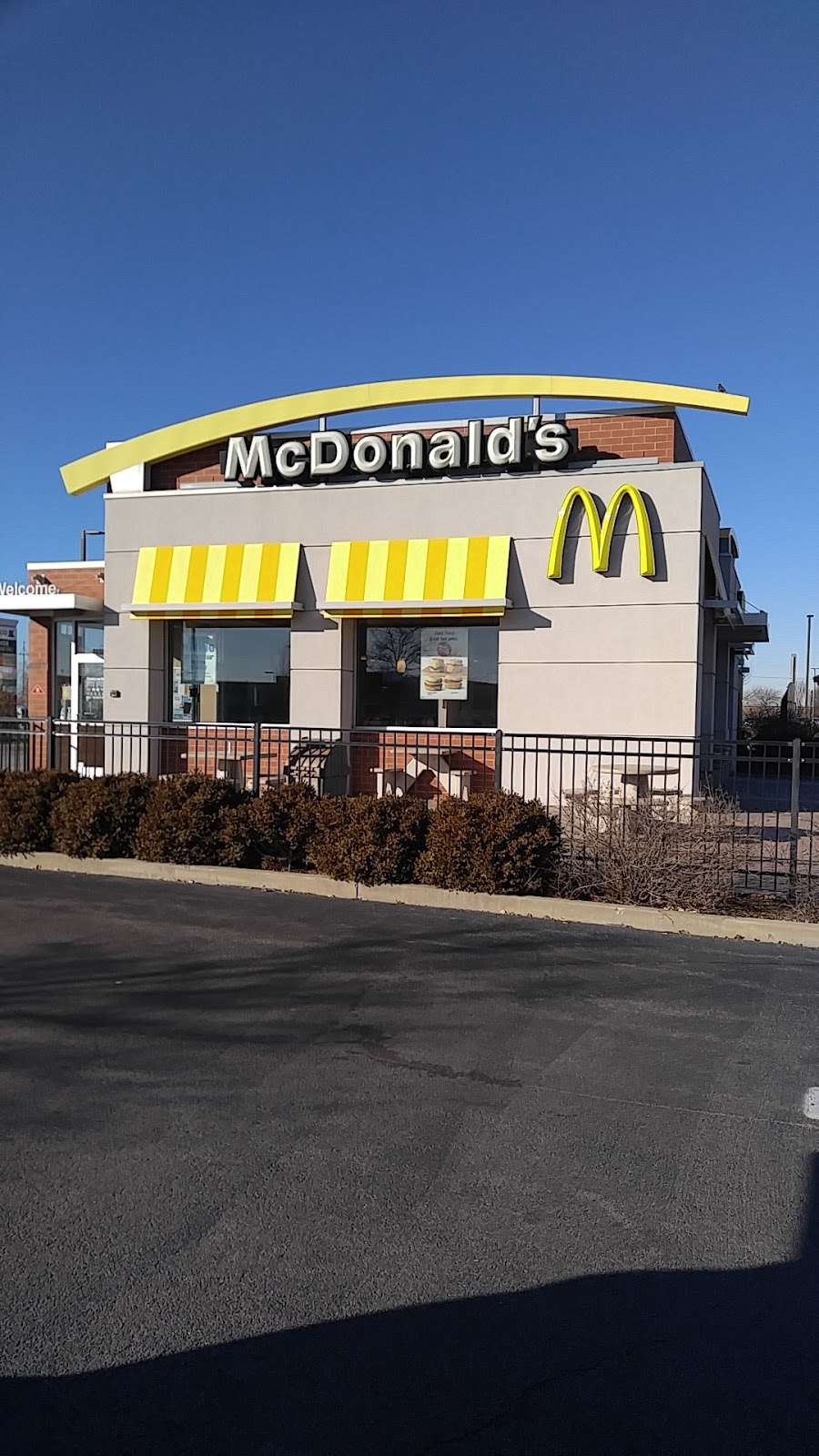 McDonalds | 2050 N, State Road 50, Bourbonnais, IL 60914 | Phone: (815) 929-7420