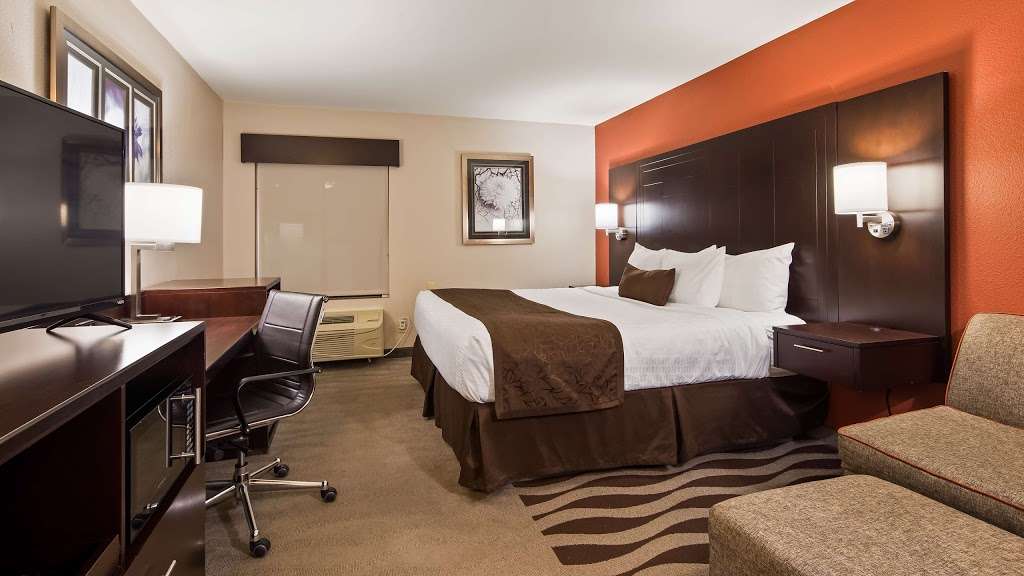 Best Western Plus Lees Summit Hotel & Suites | 4825 NE Lakewood Way, Lees Summit, MO 64064, USA | Phone: (816) 795-6400