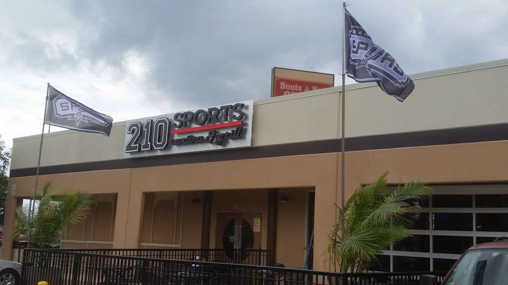 210 Sports Cantina & Grill | 1946 SW Military Dr, San Antonio, TX 78221, USA | Phone: (210) 932-9467